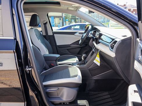 New 2026 Volkswagen Taos SE FWD image 28