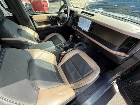 Used 2023 Ford Bronco Wildtrak image 7