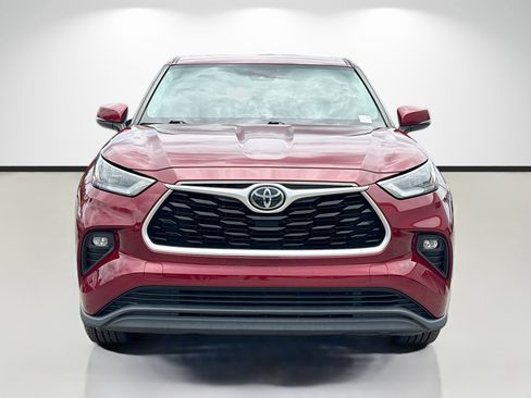 Used 2020 Toyota Highlander LE FWD image 8