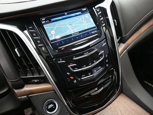 Used 2020 Cadillac Escalade Luxury AWD/4WD image 32
