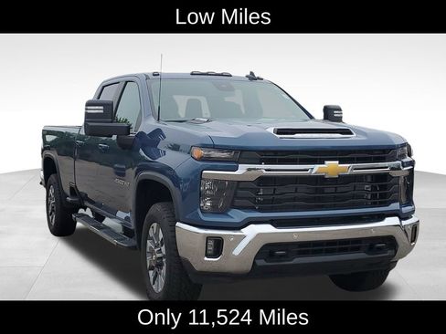 Used 2025 Chevrolet Silverado 2500 LT w/ All Star Edition AWD/4WD image 2