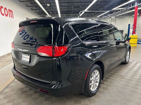 Used 2022 Chrysler Voyager LX FWD image 12