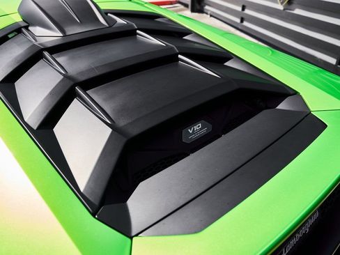 Used 2024 Lamborghini Huracan Sterrato AWD/4WD image 13