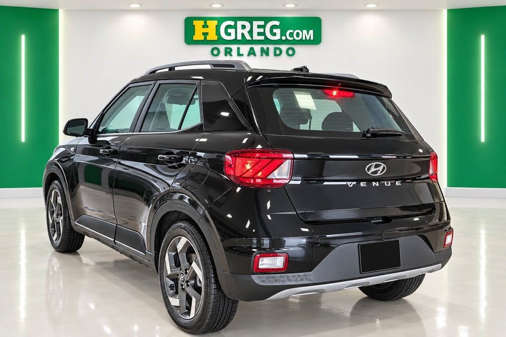 Used 2026 Hyundai Venue SEL FWD image 2