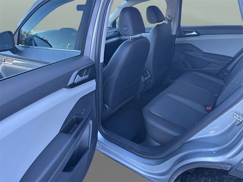 Used 2022 Volkswagen Taos SE image 20