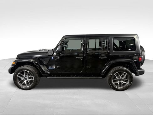 Used 2024 Jeep Wrangler Unlimited w/ Convenience Group AWD/4WD image 11