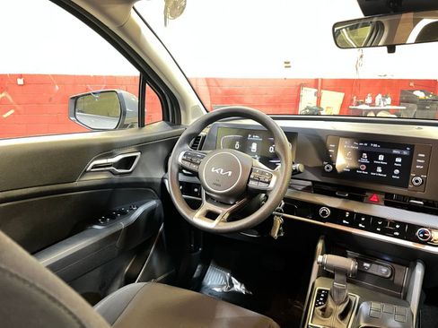 Used 2025 Kia Sportage LX image 33