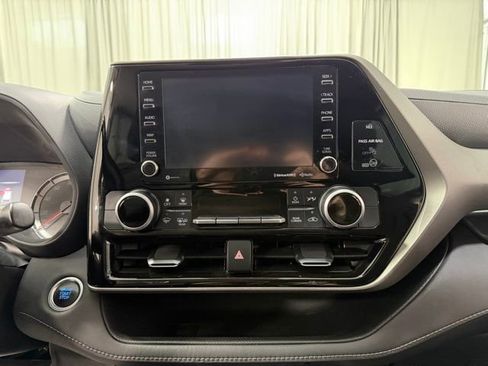 Used 2020 Toyota Highlander LE image 16