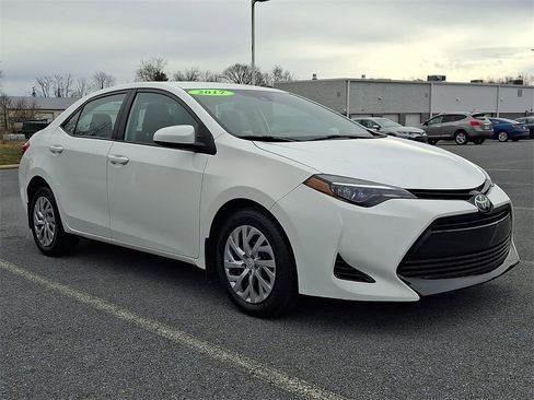 Certified 2017 Toyota Corolla LE image 3