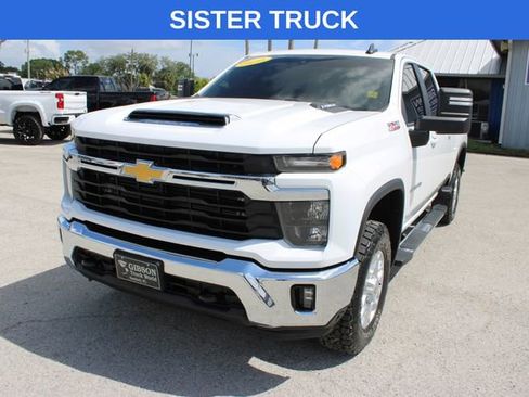 Used 2025 Chevrolet Silverado 2500 LT AWD/4WD image 3