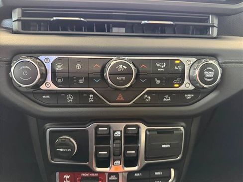 Used 2024 Jeep Wrangler Unlimited Rubicon w/ Safety Group AWD/4WD image 18