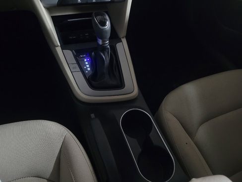 Used 2017 Hyundai Elantra SE image 26