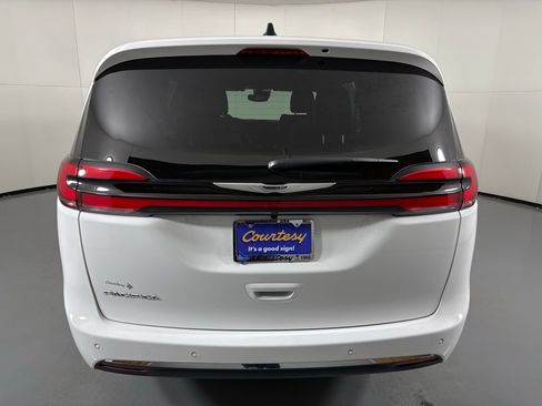 New 2026 Chrysler Pacifica Select FWD image 7