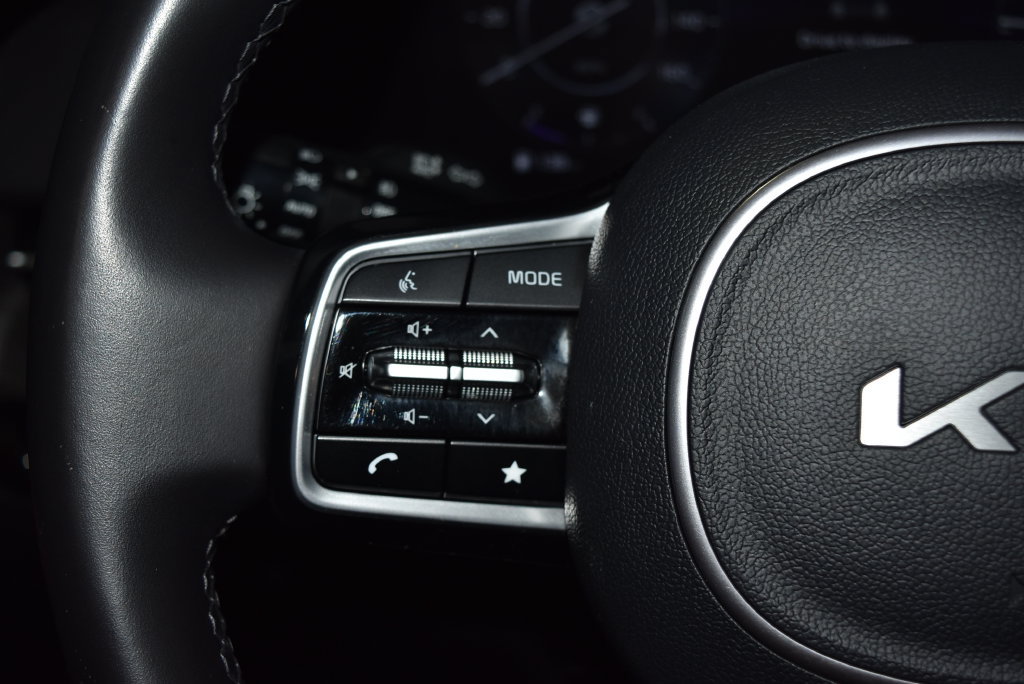Used 2024 Kia Carnival SX FWD image 9