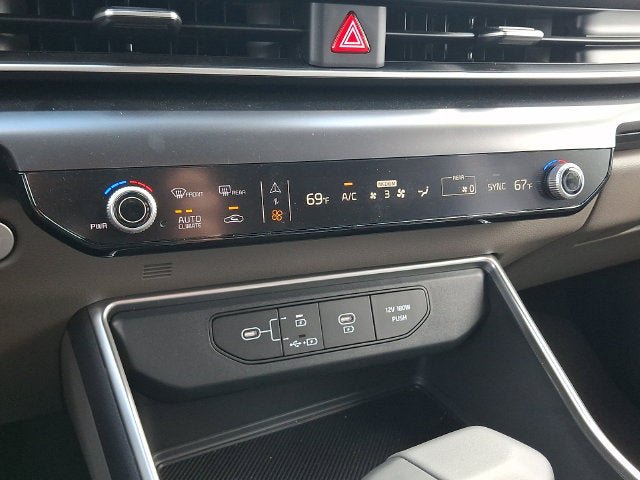 Used 2026 Kia Carnival FWD image 16