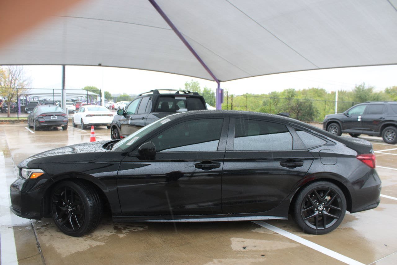 Used 2025 Honda Civic Sport image 2