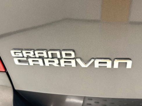 Used 2019 Dodge Grand Caravan SXT image 11