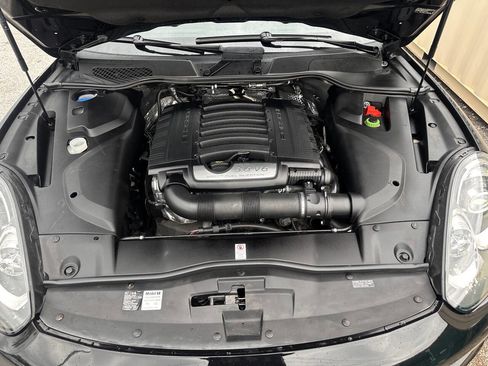 Used 2017 Porsche Cayenne Platinum Edition image 19