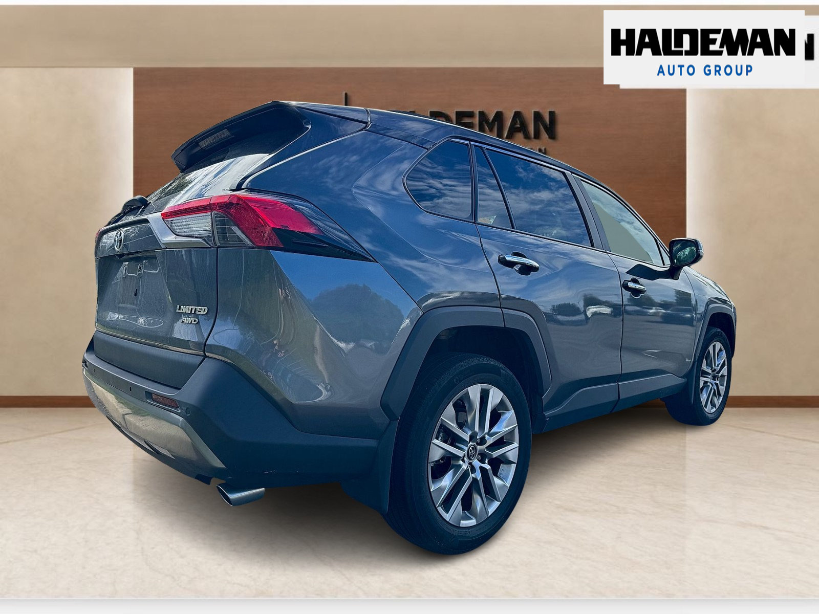 Used 2020 Toyota RAV4 Limited w/ All Weather Liner Package AWD/4WD image 4