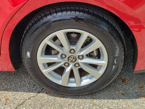 Used 2025 Toyota Camry LE image 5