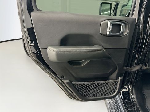 Used 2025 Jeep Wrangler Unlimited Sahara AWD/4WD image 26