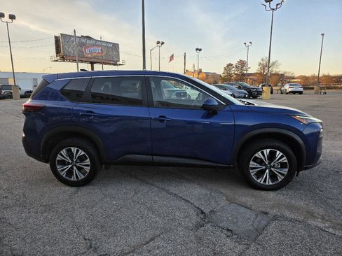 Used 2022 Nissan Rogue SV image 4