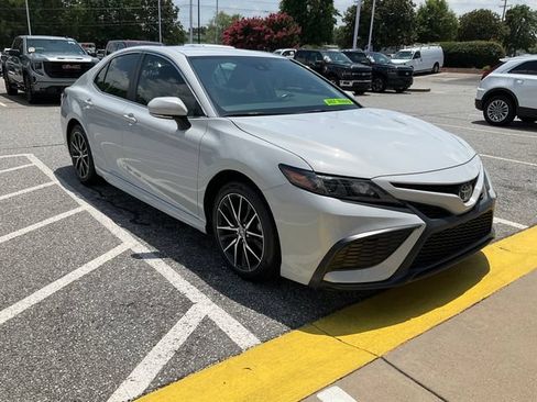 Used 2024 Toyota Camry SE FWD image 1