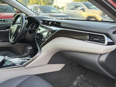 Used 2018 Toyota Camry XLE w/ Driver Assist Package FWD image 18