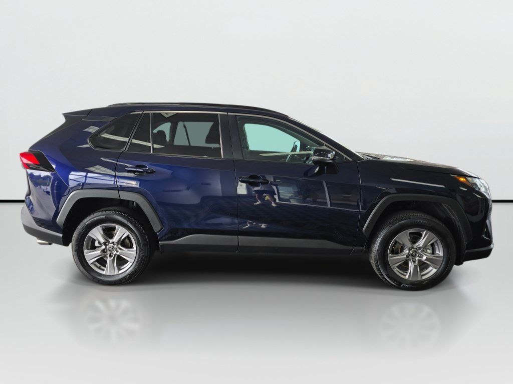 Used 2025 Toyota RAV4 XLE AWD/4WD image 8