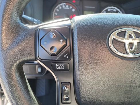 Used 2017 Toyota Tacoma SR image 13