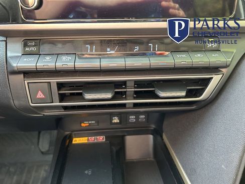 Used 2025 Toyota Camry LE image 17