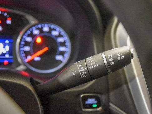 Used 2021 GMC Acadia SLE w/ Driver Convenience Package image 32