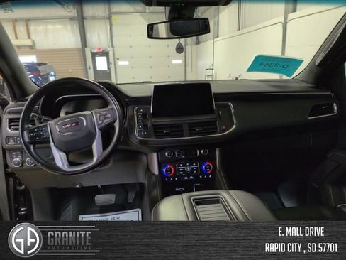 Used 2022 GMC Yukon XL SLT w/ SLT Luxury Package image 12