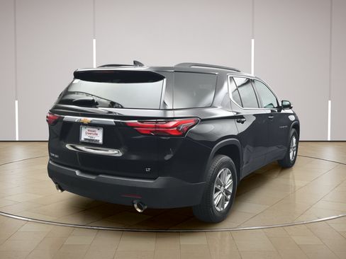 Used 2023 Chevrolet Traverse LT FWD image 7