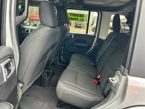Used 2020 Jeep Wrangler Unlimited Sahara image 10