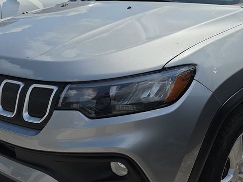 Used 2022 Jeep Compass Latitude FWD image 9