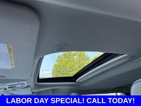 Used 2025 Toyota Sienna XLE FWD image 11