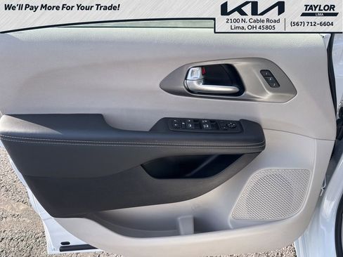 Used 2024 Chrysler Pacifica Touring-L image 25