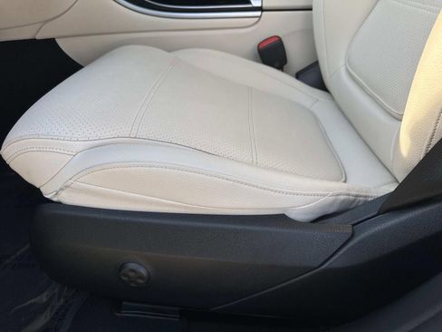 Used 2025 Mercedes-Benz C 300 Sedan image 17