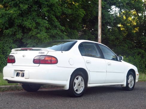 Used 2001 Chevrolet Malibu LS w/ Preferred Equipment Group 1 FWD image 5