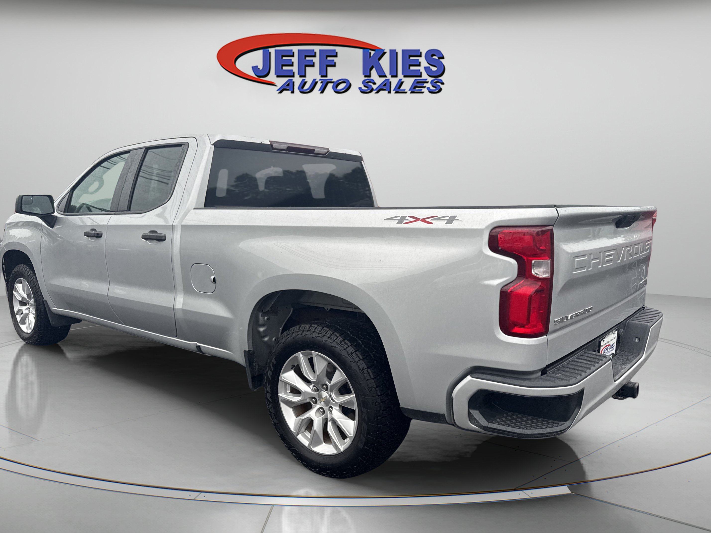 Used 2020 Chevrolet Silverado 1500 Custom w/ Custom Value Package AWD/4WD image 7