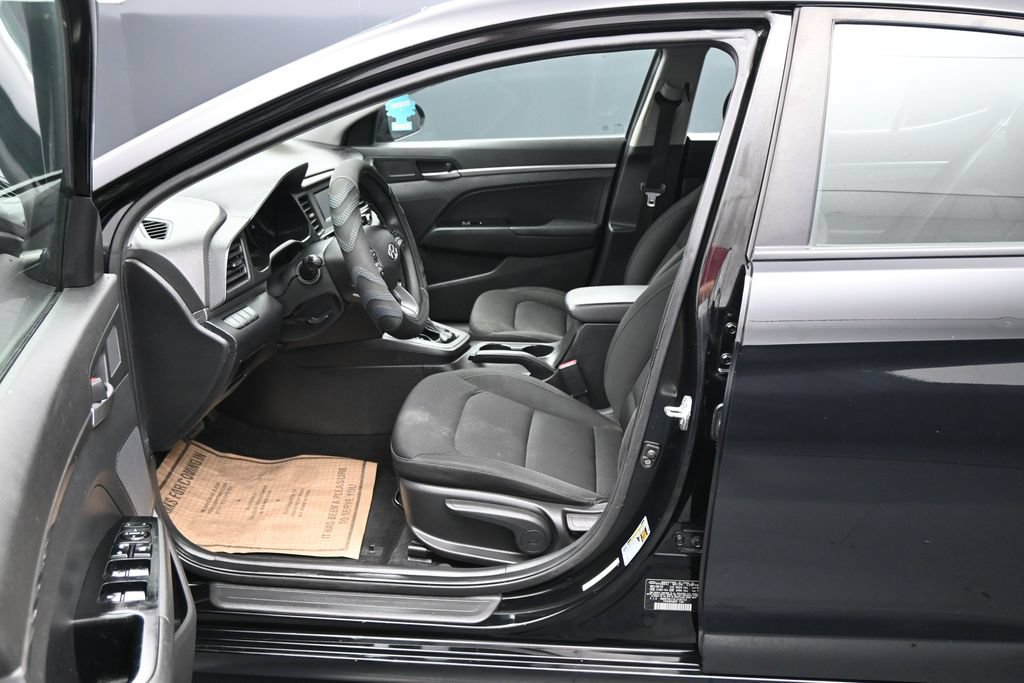 Used 2020 Hyundai Elantra SE w/ Cargo Package (C1) FWD image 9