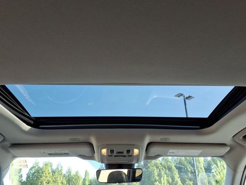 Used 2024 Toyota Highlander XLE image 14