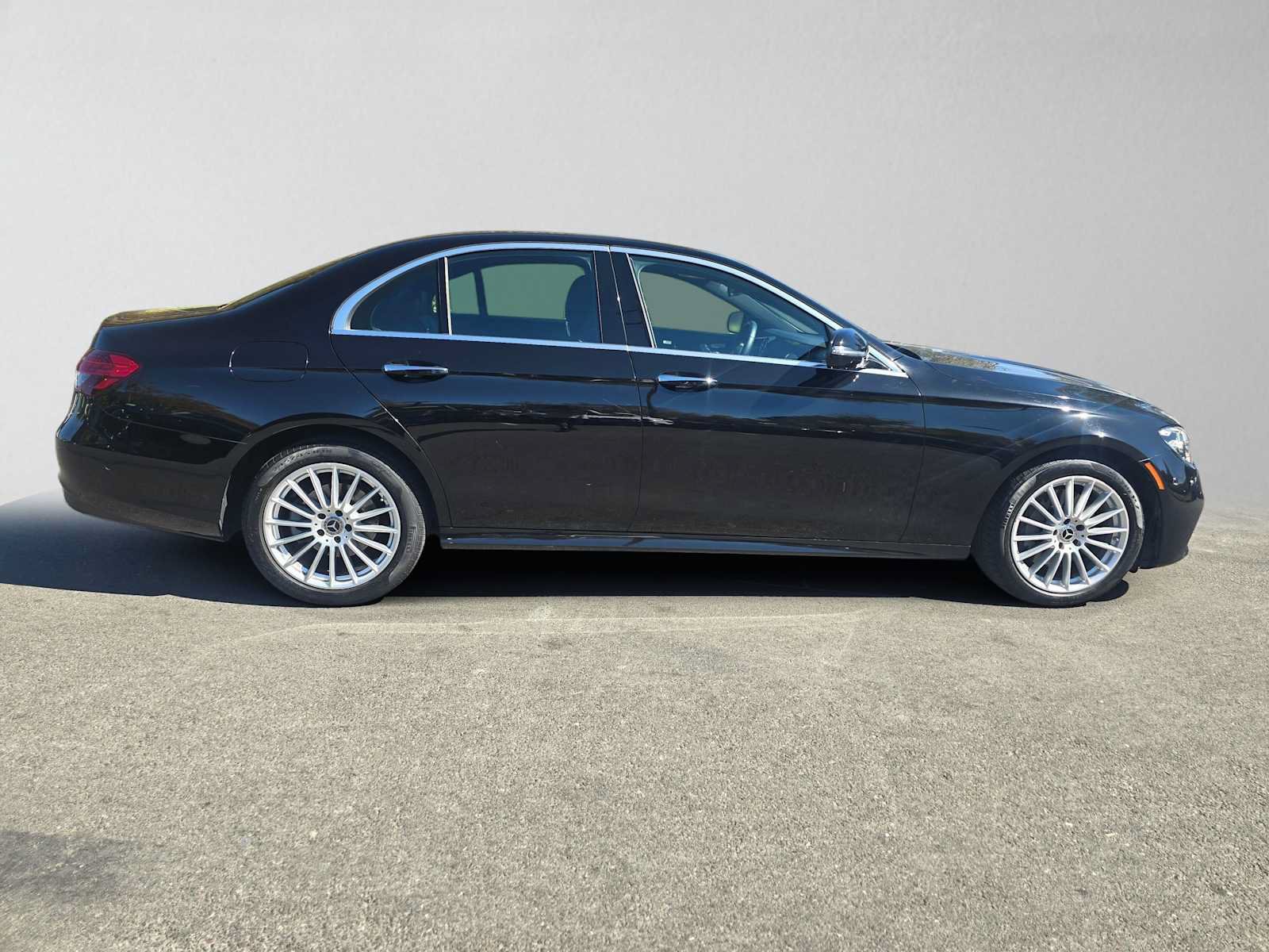 Used 2023 Mercedes-Benz E 350 4MATIC Sedan image 2