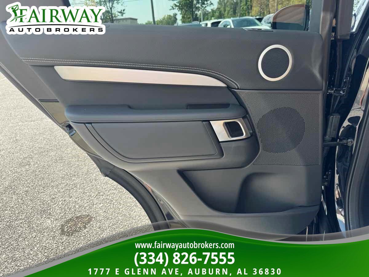 Used 2025 Land Rover Discovery Dynamic SE AWD/4WD image 29
