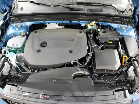 New 2025 Volvo XC40 B5 Ultra w/ Climate Package image 33