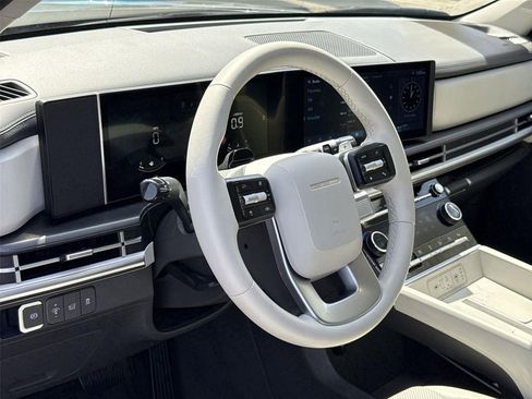 Used 2025 Hyundai Santa Fe SEL image 9