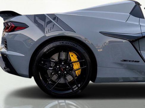 Used 2025 Chevrolet Corvette Z06 image 9