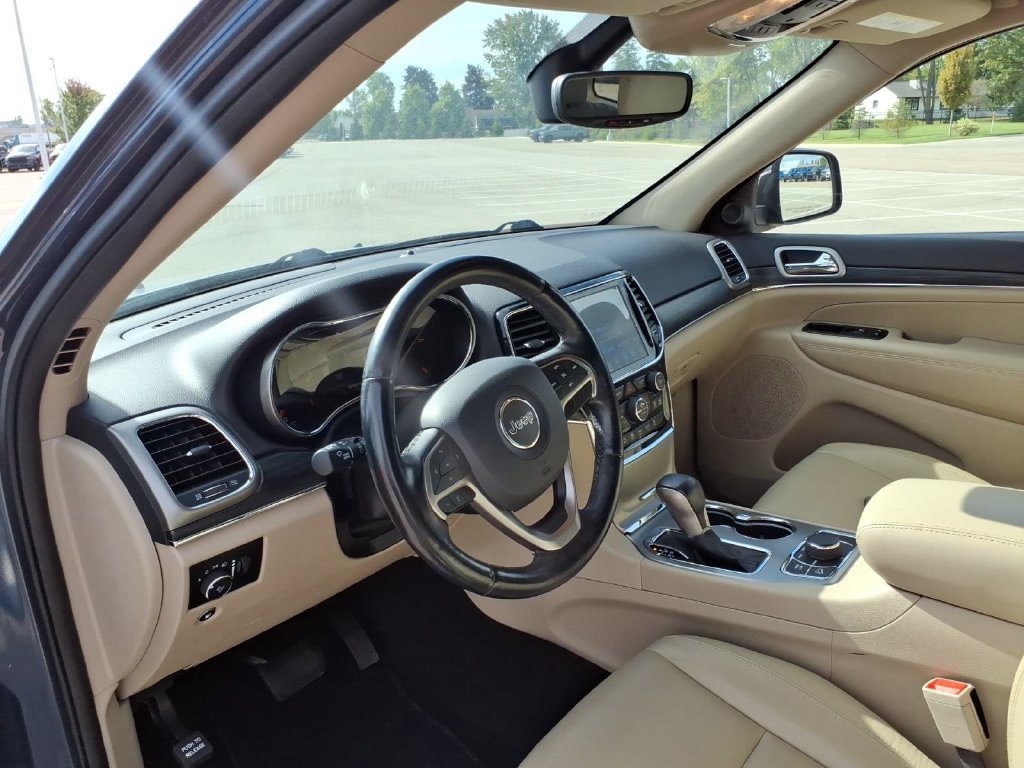 Used 2020 Jeep Grand Cherokee Limited AWD/4WD image 10