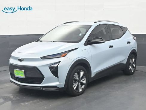 Used 2022 Chevrolet Bolt EUV LT w/ Convenience Package FWD image 3